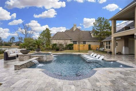 Woodlands Pool Builders: What to Look for in a Reputable Company