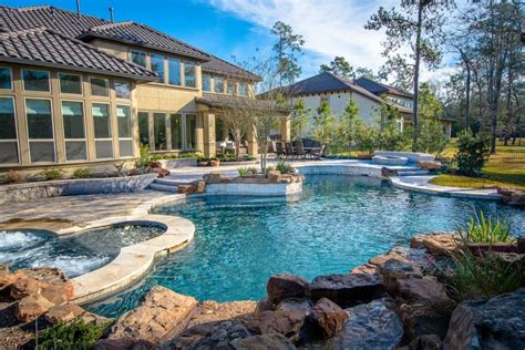 10 Things to Consider Before Hiring Pool Builders in The Woodlands, TX