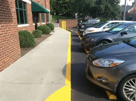 How to Evaluate the Quality of Parking Lot Striping Contractors Near Me